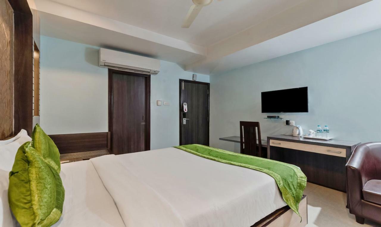 Hotel Oyo 3811 Geetanjali Regency à Calcutta Extérieur photo
