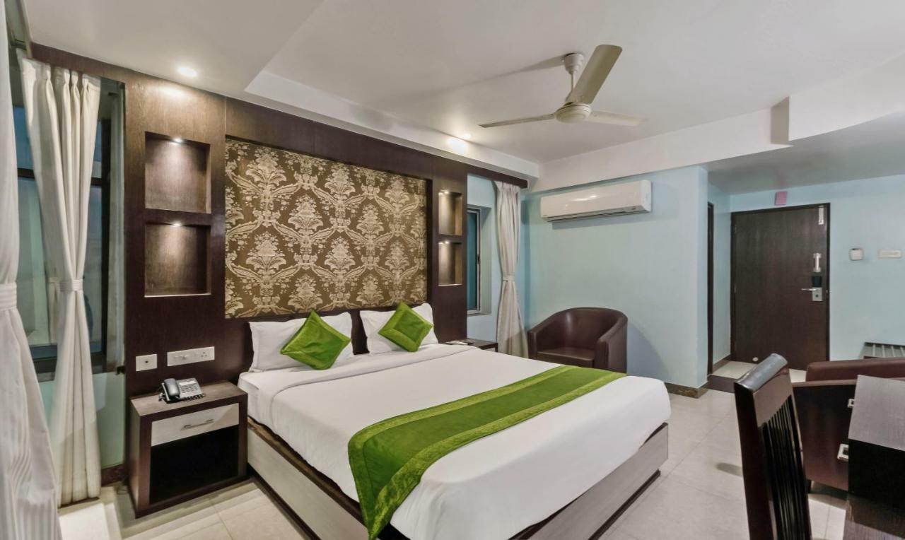 Hotel Oyo 3811 Geetanjali Regency à Calcutta Extérieur photo
