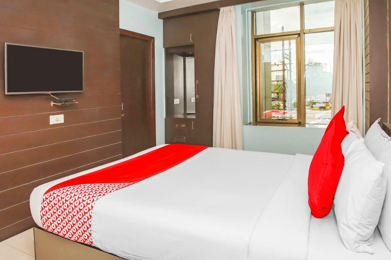 Hotel Oyo 3811 Geetanjali Regency à Calcutta Extérieur photo