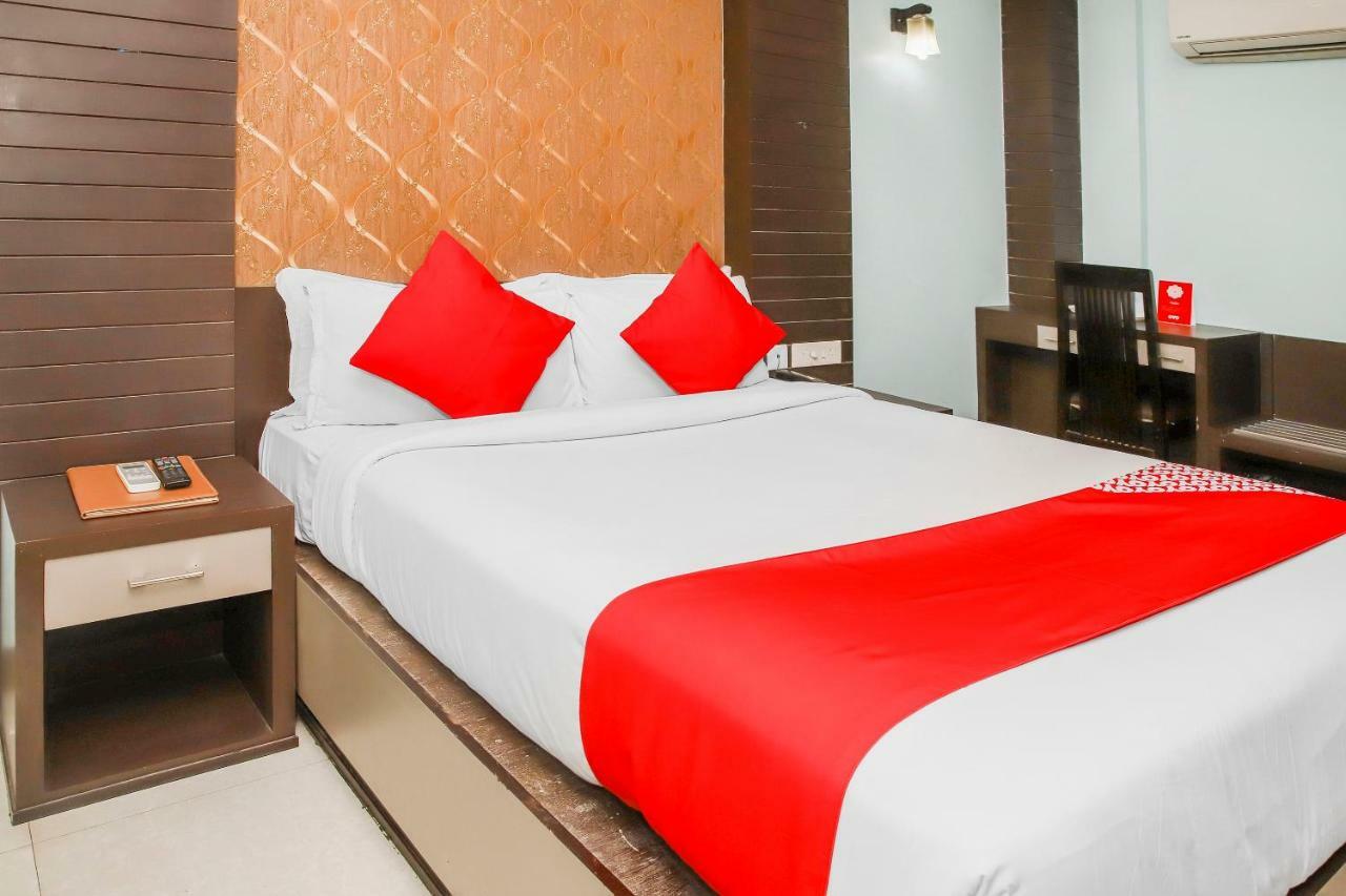 Hotel Oyo 3811 Geetanjali Regency à Calcutta Extérieur photo