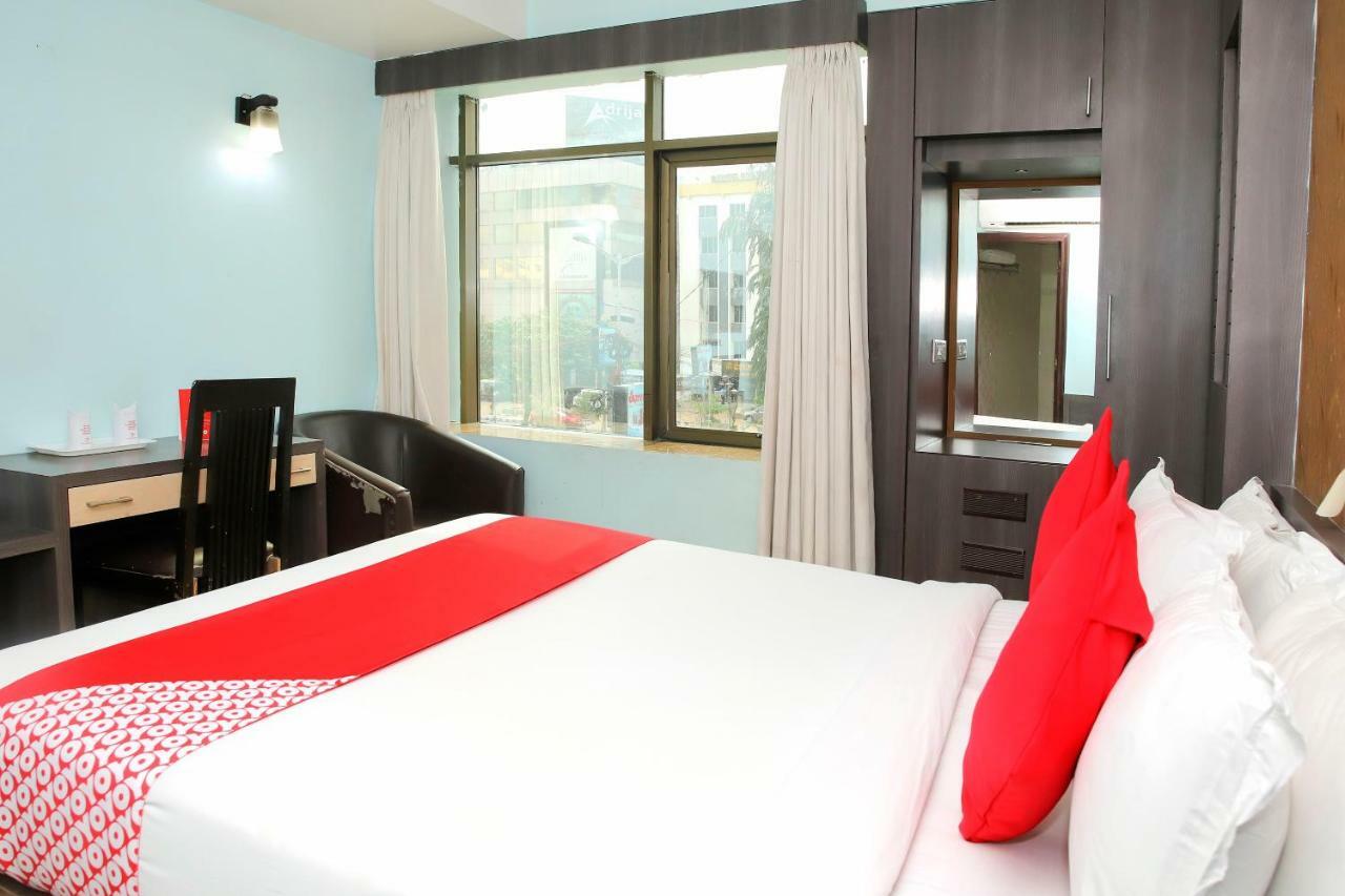 Hotel Oyo 3811 Geetanjali Regency à Calcutta Extérieur photo