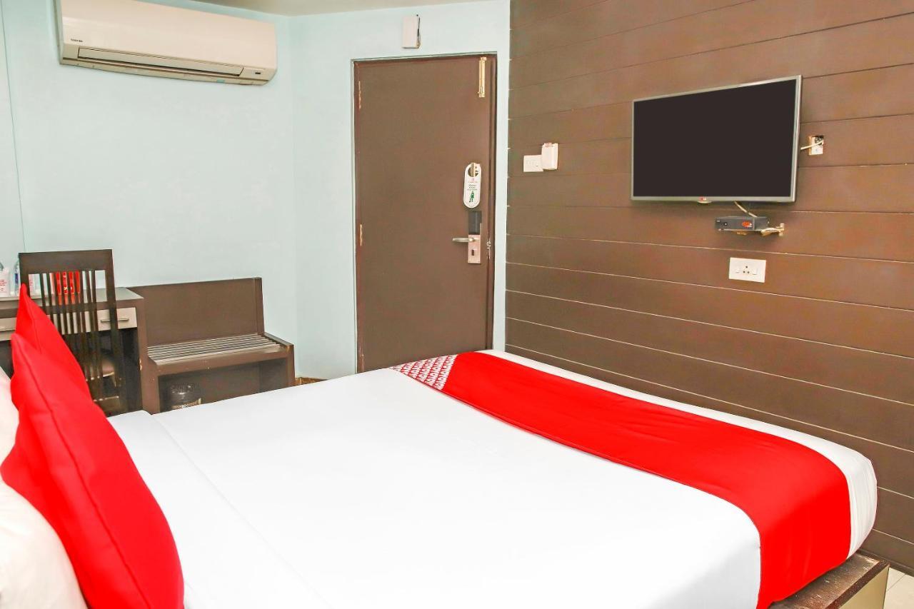 Hotel Oyo 3811 Geetanjali Regency à Calcutta Extérieur photo